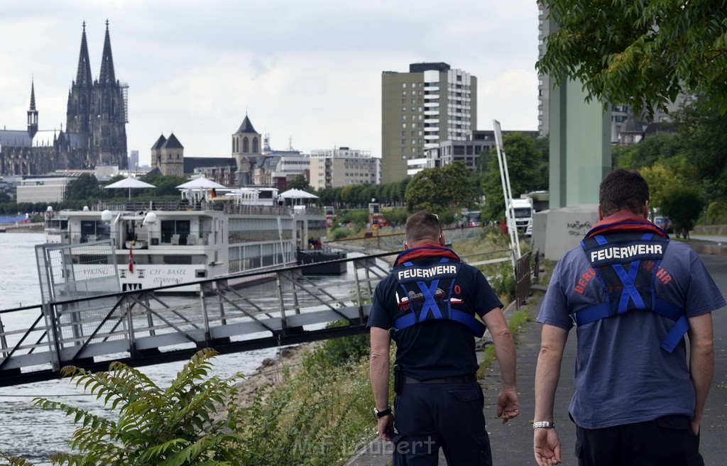 Uebung BF Taucher und Presse Koeln Zoobruecke Rhein P411.JPG - Miklos Laubert